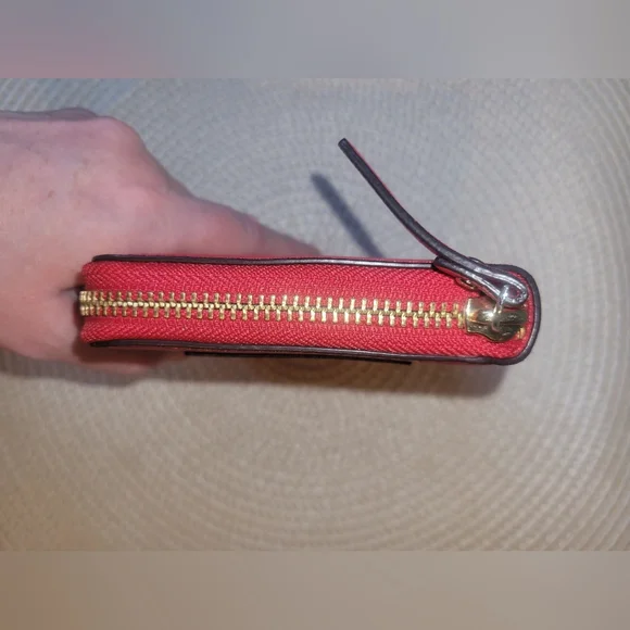 Kate Spade small zip-around wallet in bright red EUC - Picture 8 of 8